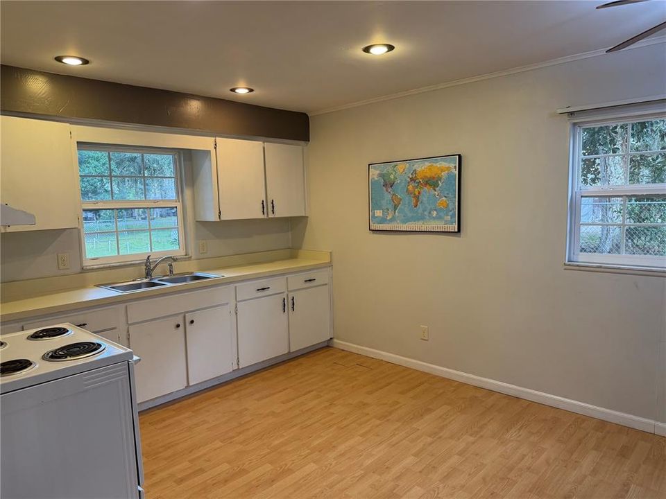 待售: $239,900 (8 贝兹, 0 浴室, 1440 平方英尺)