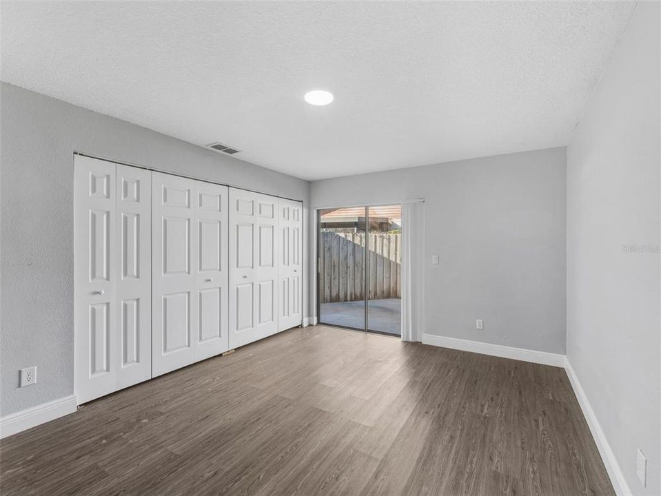 На продажу: $310,000 (2 спален, 1 ванн, 891 Квадратных фут)