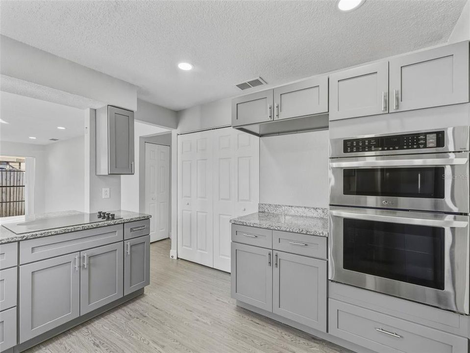 На продажу: $310,000 (2 спален, 1 ванн, 891 Квадратных фут)