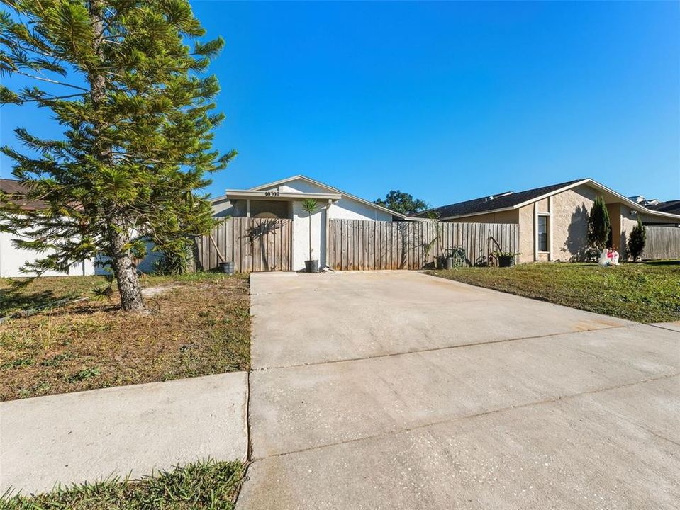 На продажу: $310,000 (2 спален, 1 ванн, 891 Квадратных фут)