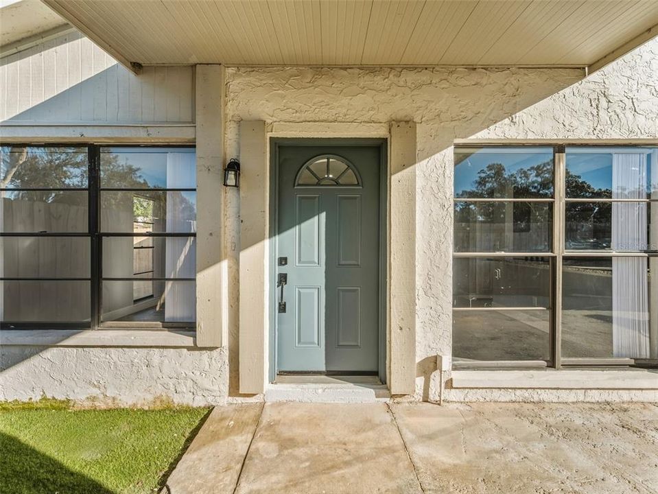 На продажу: $310,000 (2 спален, 1 ванн, 891 Квадратных фут)