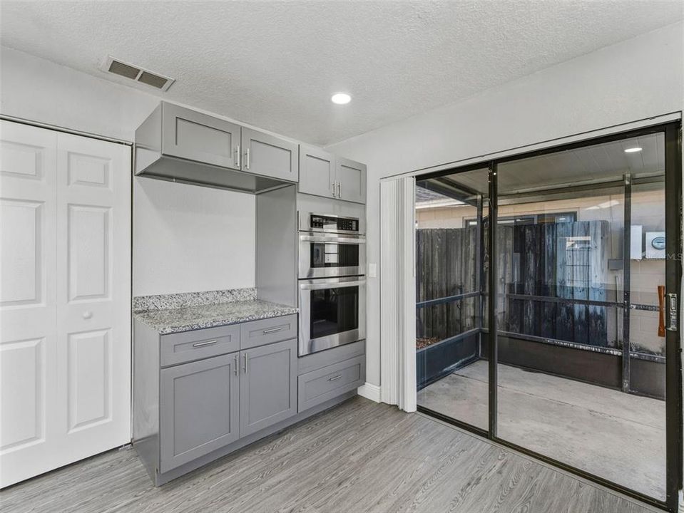 На продажу: $310,000 (2 спален, 1 ванн, 891 Квадратных фут)