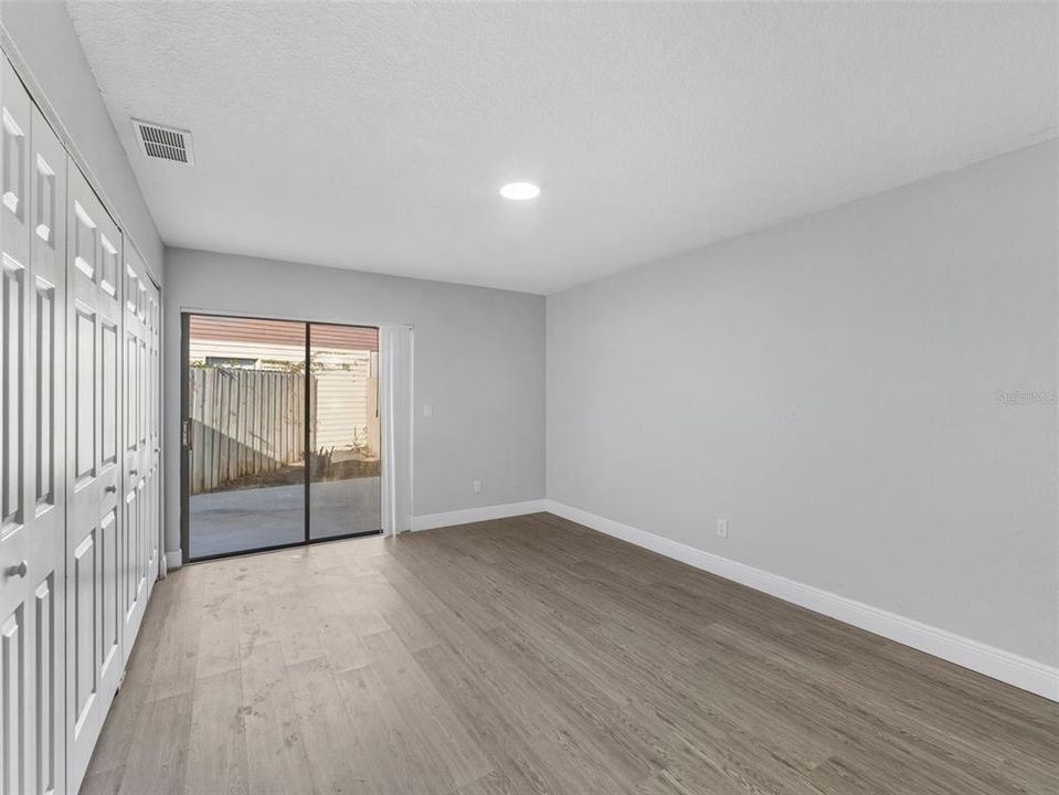 На продажу: $310,000 (2 спален, 1 ванн, 891 Квадратных фут)