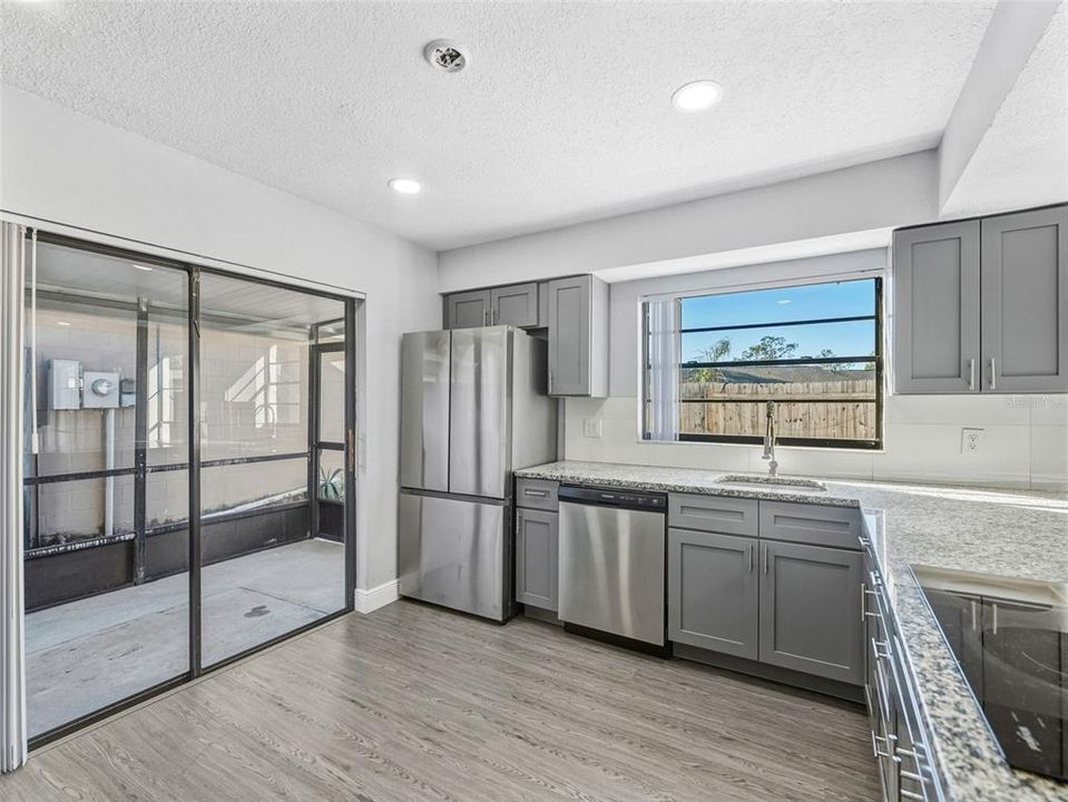 На продажу: $310,000 (2 спален, 1 ванн, 891 Квадратных фут)