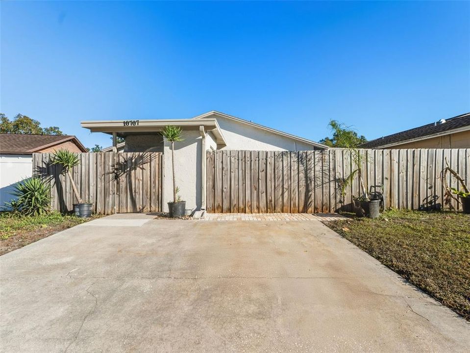 На продажу: $310,000 (2 спален, 1 ванн, 891 Квадратных фут)