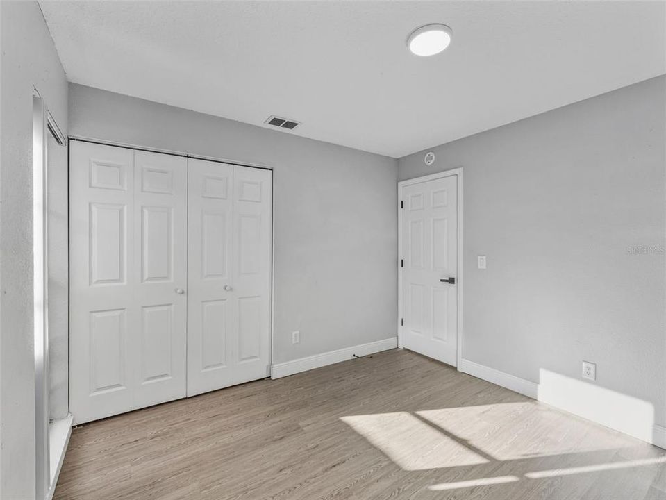 На продажу: $310,000 (2 спален, 1 ванн, 891 Квадратных фут)