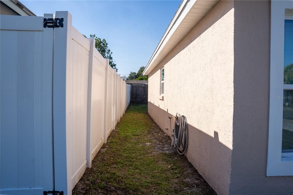 На продажу: $295,000 (2 спален, 1 ванн, 840 Квадратных фут)