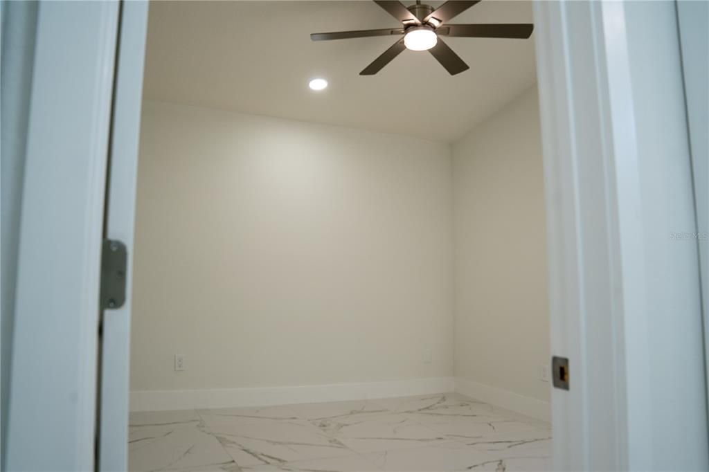 На продажу: $295,000 (2 спален, 1 ванн, 840 Квадратных фут)