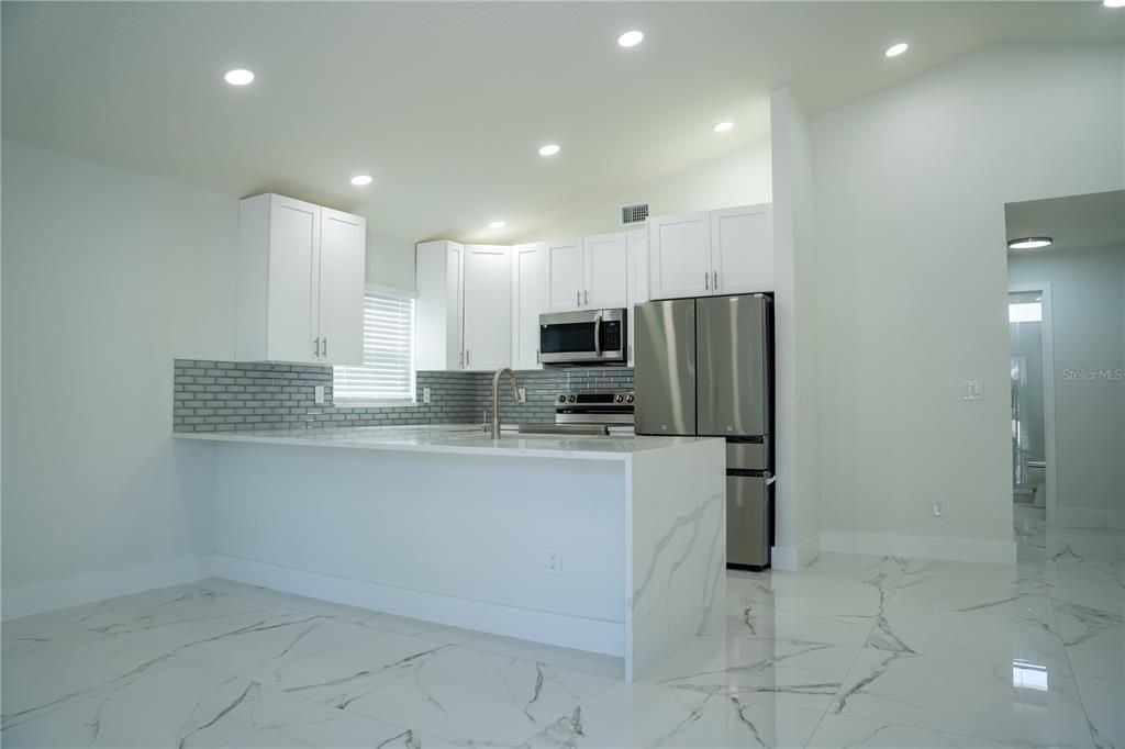 На продажу: $295,000 (2 спален, 1 ванн, 840 Квадратных фут)