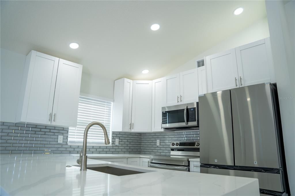 На продажу: $295,000 (2 спален, 1 ванн, 840 Квадратных фут)