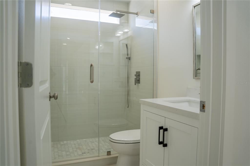 На продажу: $295,000 (2 спален, 1 ванн, 840 Квадратных фут)