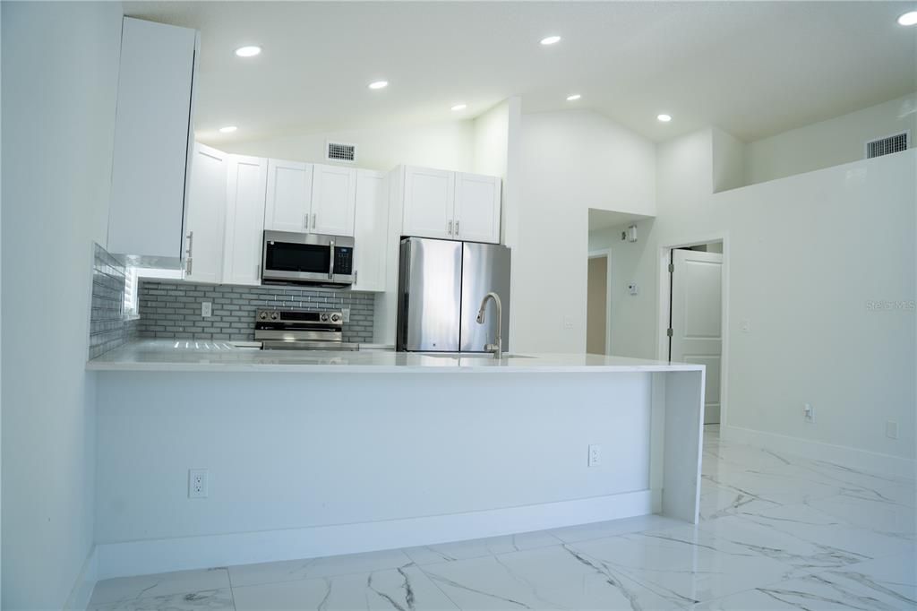 На продажу: $295,000 (2 спален, 1 ванн, 840 Квадратных фут)