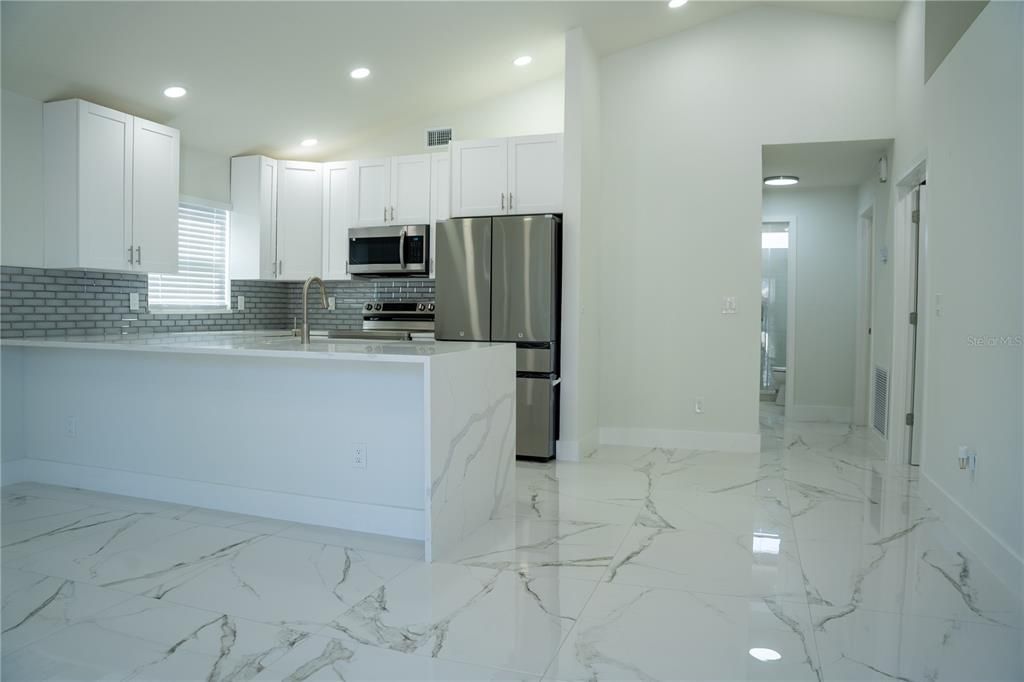 На продажу: $295,000 (2 спален, 1 ванн, 840 Квадратных фут)