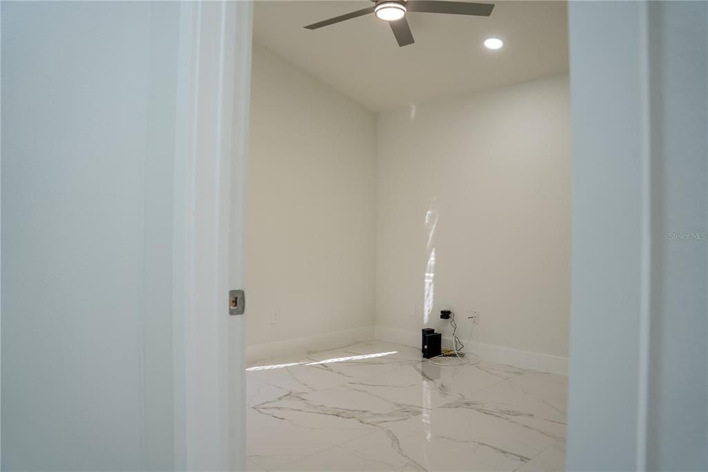 На продажу: $295,000 (2 спален, 1 ванн, 840 Квадратных фут)