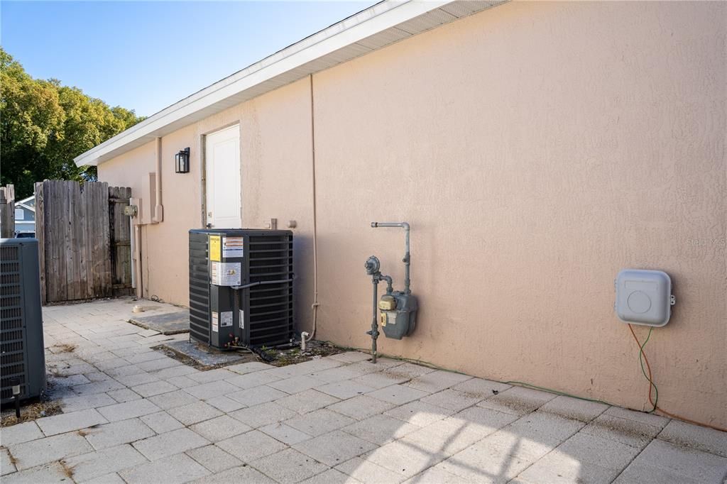 На продажу: $295,000 (2 спален, 1 ванн, 840 Квадратных фут)