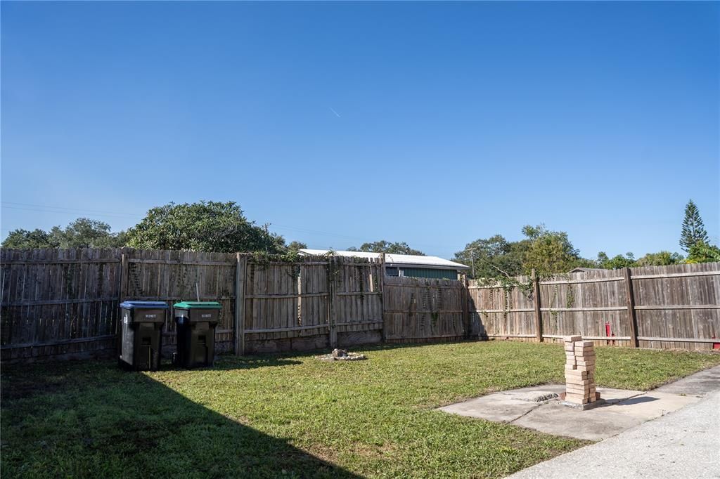 На продажу: $295,000 (2 спален, 1 ванн, 840 Квадратных фут)