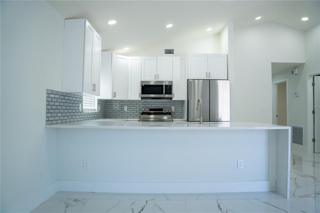 На продажу: $295,000 (2 спален, 1 ванн, 840 Квадратных фут)