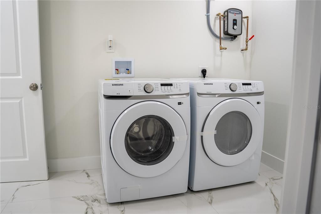 На продажу: $295,000 (2 спален, 1 ванн, 840 Квадратных фут)