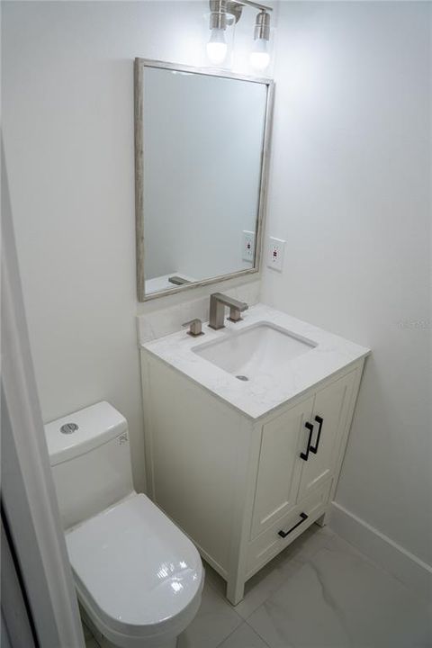 На продажу: $295,000 (2 спален, 1 ванн, 840 Квадратных фут)