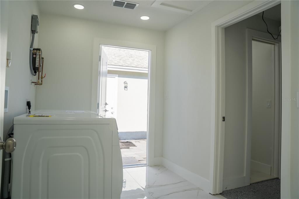 На продажу: $295,000 (2 спален, 1 ванн, 840 Квадратных фут)