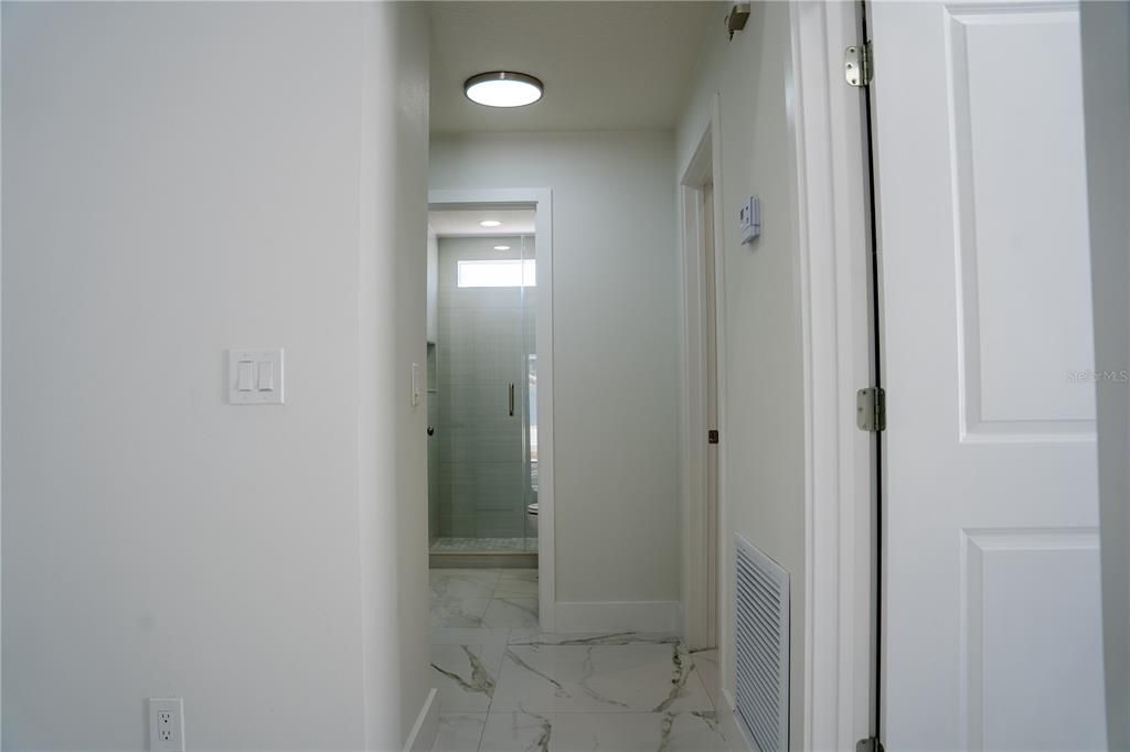 На продажу: $295,000 (2 спален, 1 ванн, 840 Квадратных фут)