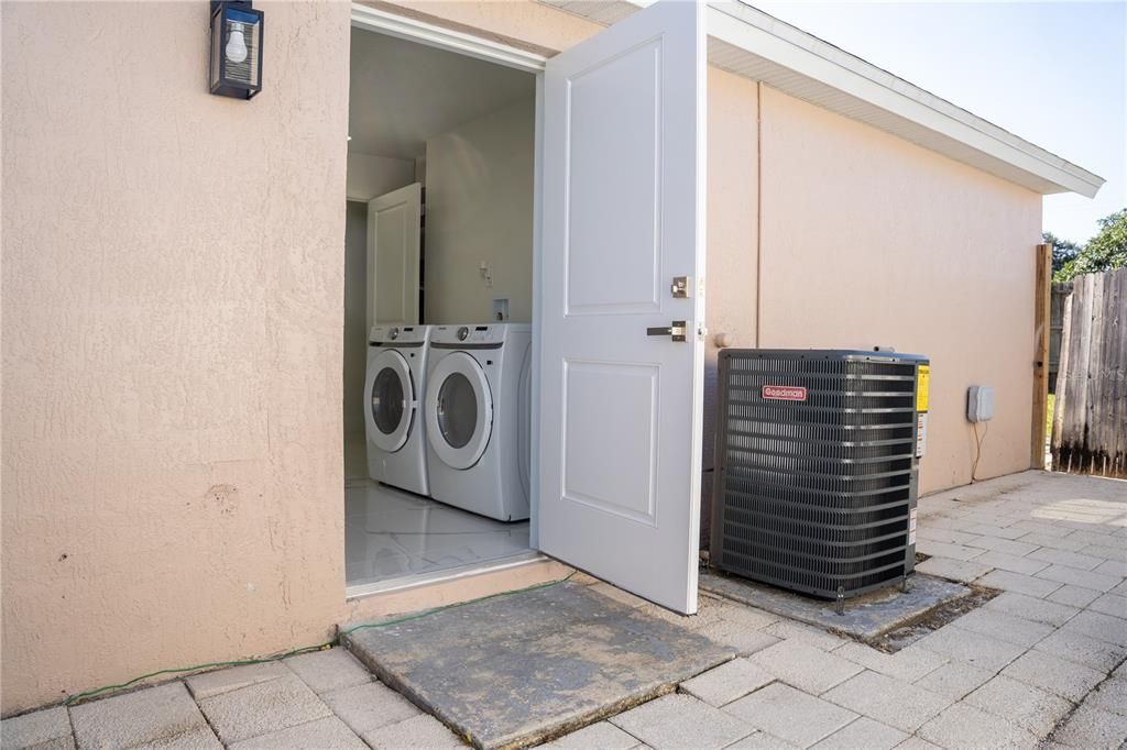 На продажу: $295,000 (2 спален, 1 ванн, 840 Квадратных фут)