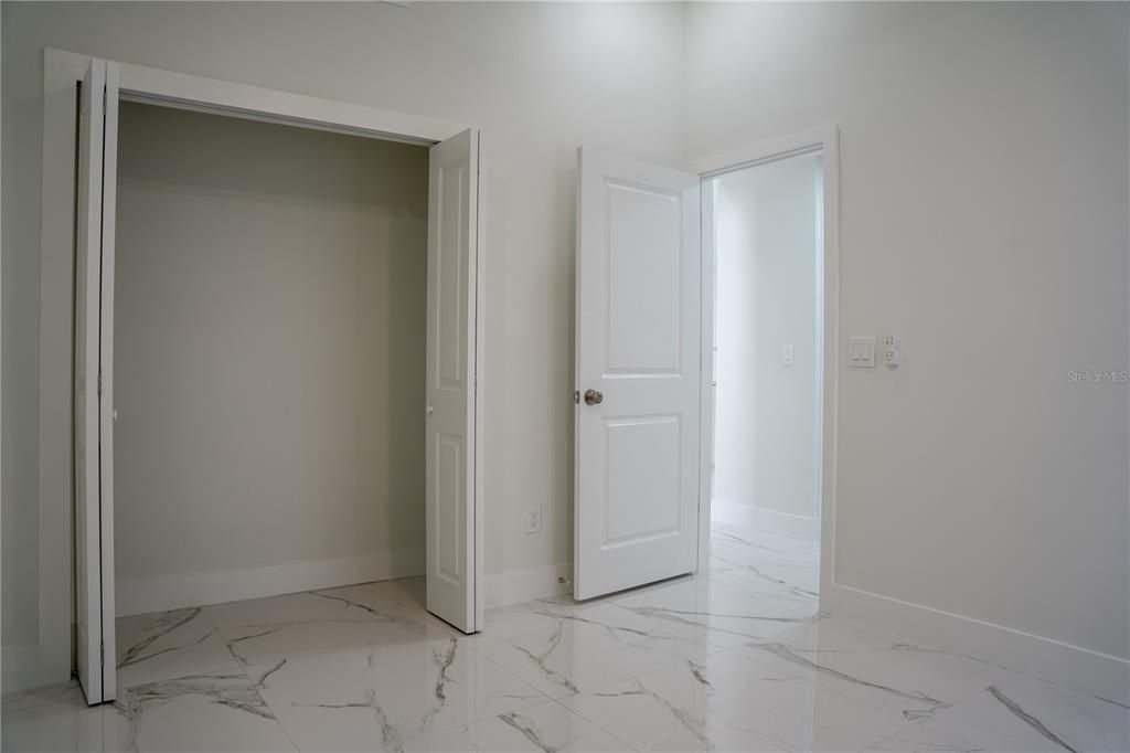 На продажу: $295,000 (2 спален, 1 ванн, 840 Квадратных фут)