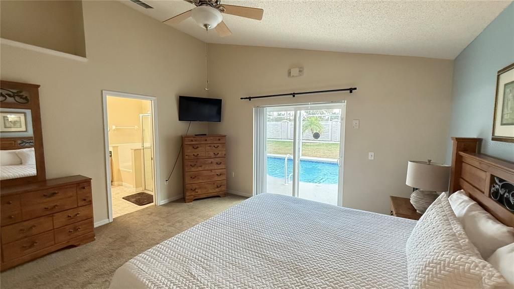 For Sale: $460,000 (4 beds, 3 baths, 1975 Square Feet)