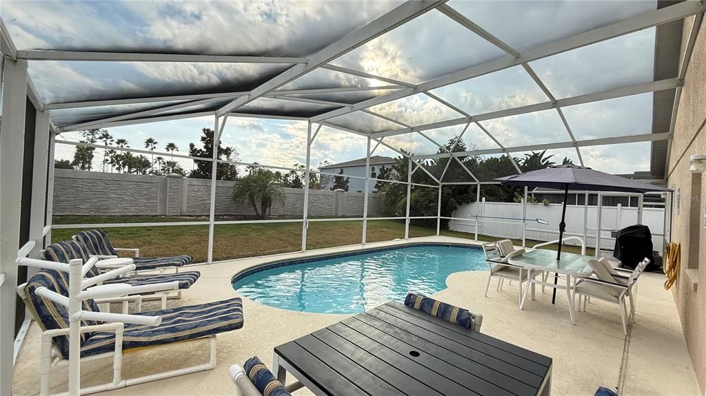 For Sale: $460,000 (4 beds, 3 baths, 1975 Square Feet)