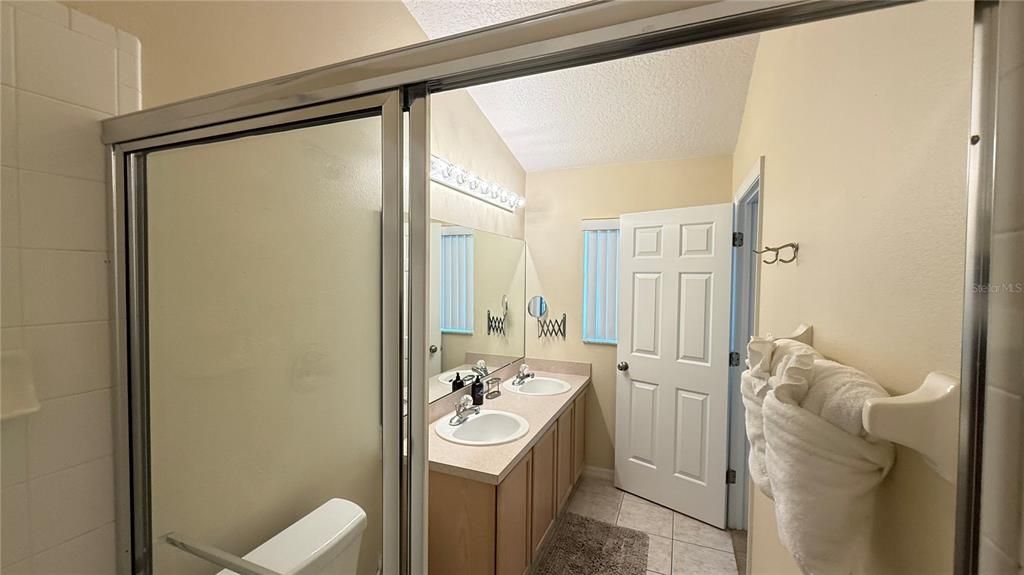 For Sale: $460,000 (4 beds, 3 baths, 1975 Square Feet)