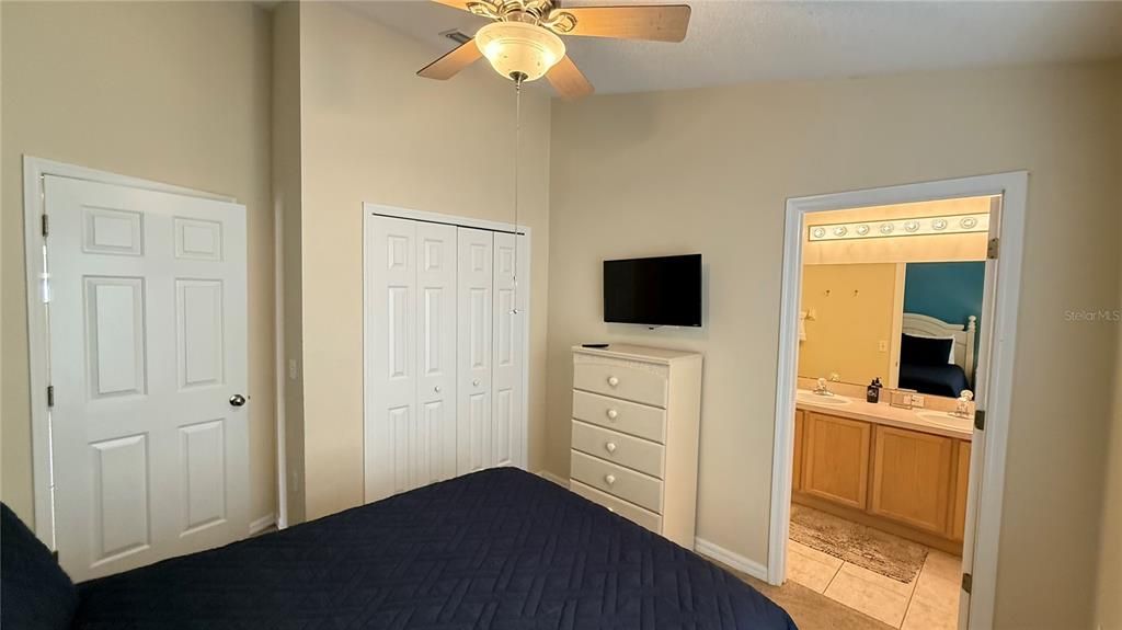 For Sale: $460,000 (4 beds, 3 baths, 1975 Square Feet)