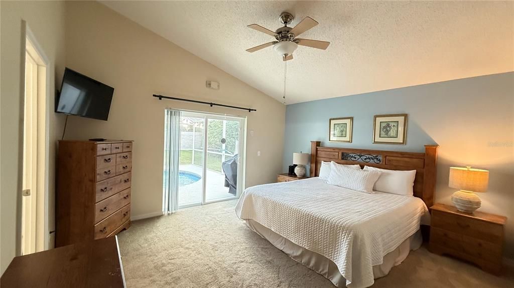 For Sale: $460,000 (4 beds, 3 baths, 1975 Square Feet)