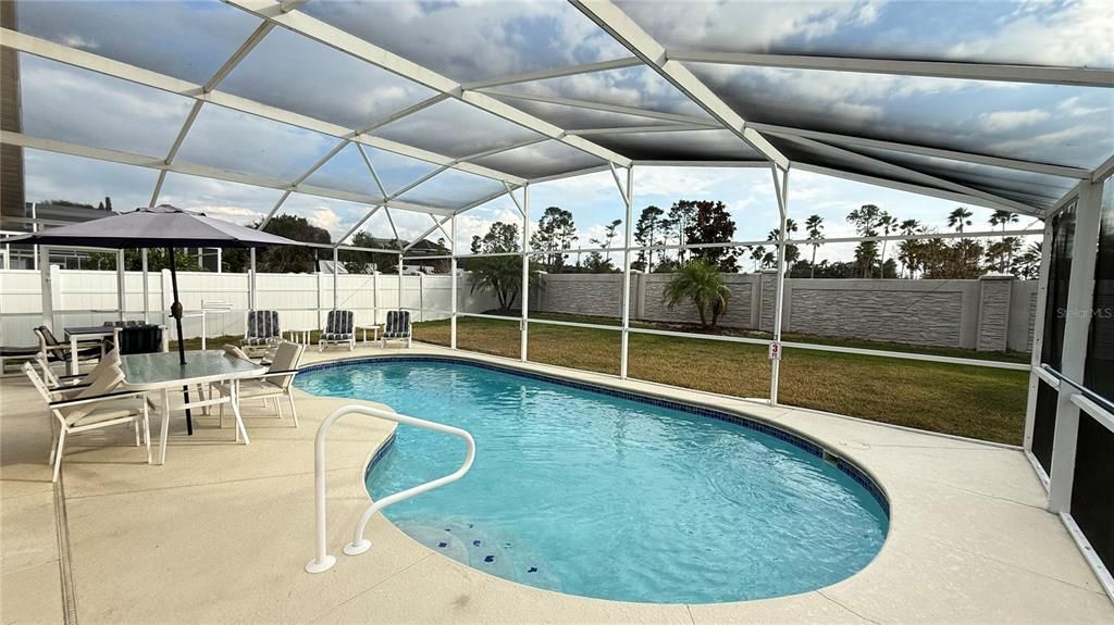 For Sale: $460,000 (4 beds, 3 baths, 1975 Square Feet)