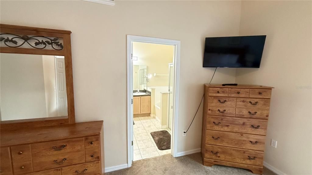 For Sale: $460,000 (4 beds, 3 baths, 1975 Square Feet)