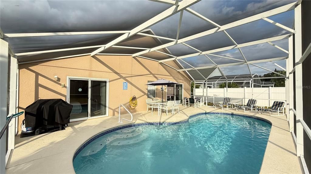 For Sale: $460,000 (4 beds, 3 baths, 1975 Square Feet)