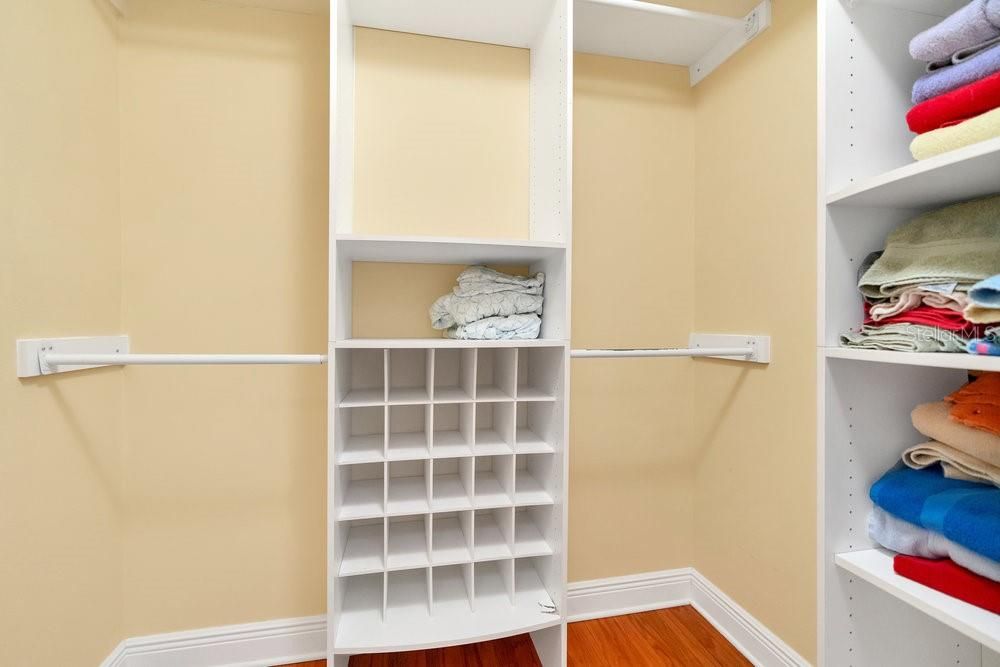 For Sale: $399,000 (2 beds, 2 baths, 1250 Square Feet)