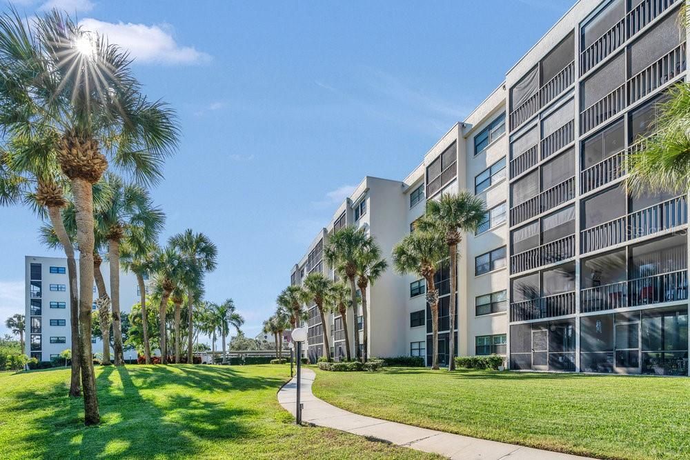 For Sale: $399,000 (2 beds, 2 baths, 1250 Square Feet)