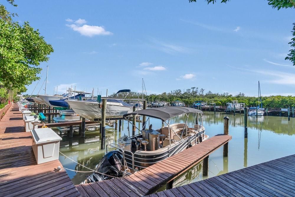 For Sale: $399,000 (2 beds, 2 baths, 1250 Square Feet)