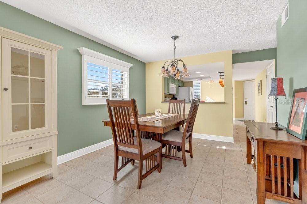 For Sale: $399,000 (2 beds, 2 baths, 1250 Square Feet)