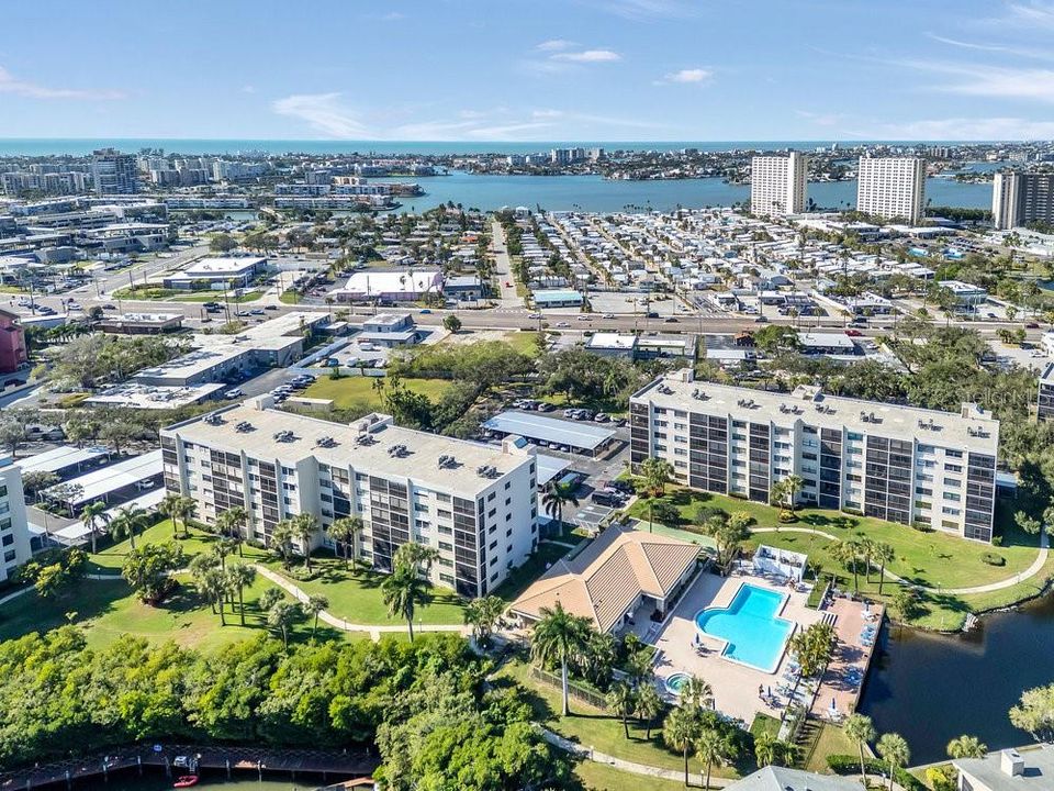 For Sale: $399,000 (2 beds, 2 baths, 1250 Square Feet)