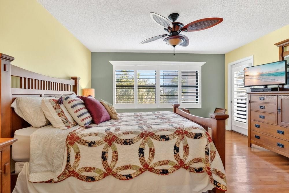 For Sale: $399,000 (2 beds, 2 baths, 1250 Square Feet)