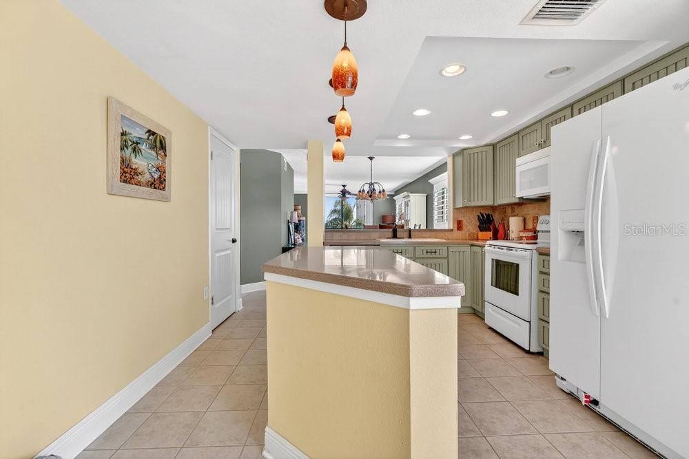 For Sale: $399,000 (2 beds, 2 baths, 1250 Square Feet)