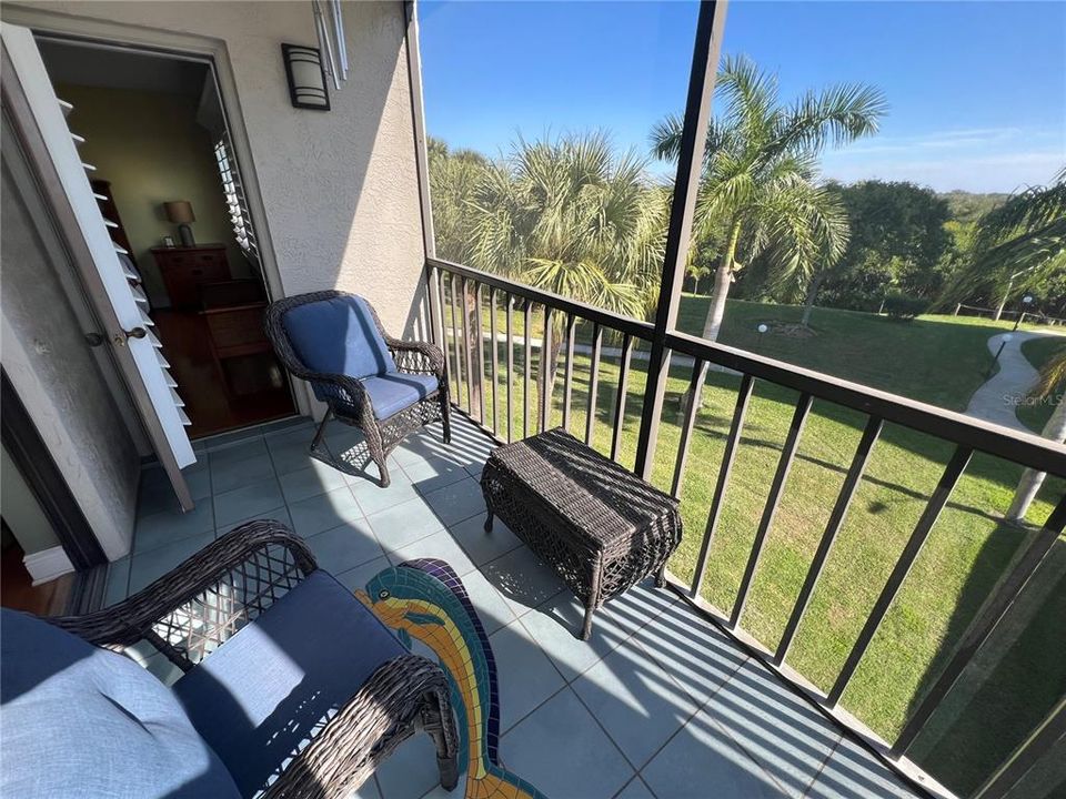 For Sale: $399,000 (2 beds, 2 baths, 1250 Square Feet)