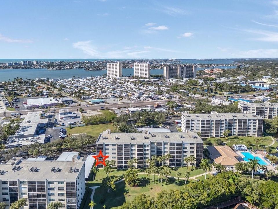 For Sale: $399,000 (2 beds, 2 baths, 1250 Square Feet)