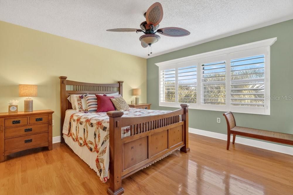 For Sale: $399,000 (2 beds, 2 baths, 1250 Square Feet)