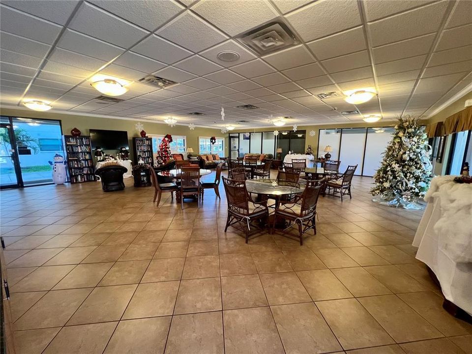 For Sale: $399,000 (2 beds, 2 baths, 1250 Square Feet)