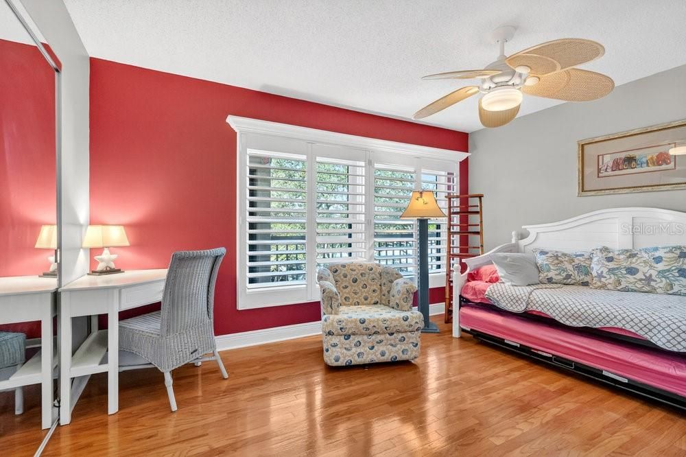 For Sale: $399,000 (2 beds, 2 baths, 1250 Square Feet)