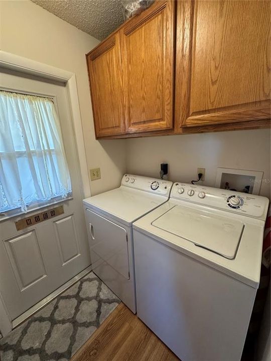 For Sale: $305,000 (2 beds, 2 baths, 1350 Square Feet)