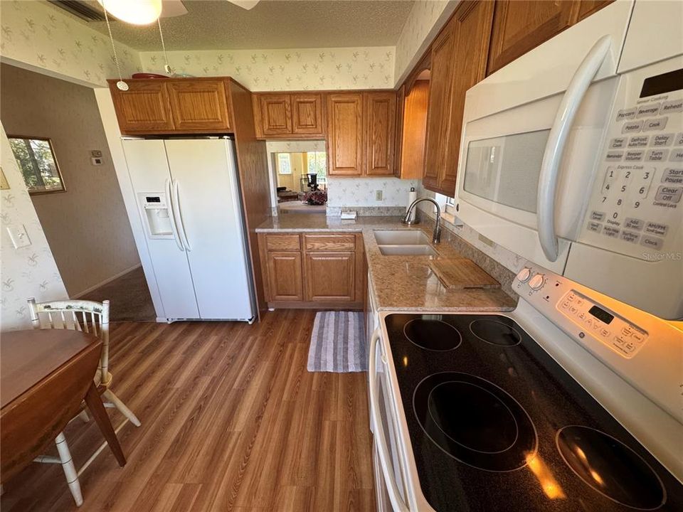 For Sale: $305,000 (2 beds, 2 baths, 1350 Square Feet)