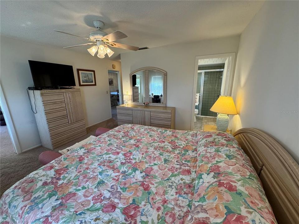 For Sale: $305,000 (2 beds, 2 baths, 1350 Square Feet)